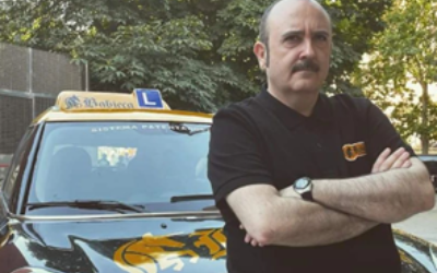 Carlos Areces, el profesor de autoescuela sin carnet que se estrenó en No me gusta conducir (emitida en TNT España)